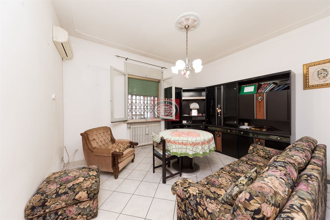 Santa Maria Nuova di Bertinoro - porzione di Bifamiliare  da RISTRUTTURARE . - Con GARAGE e piccolo giardinetto su due lati