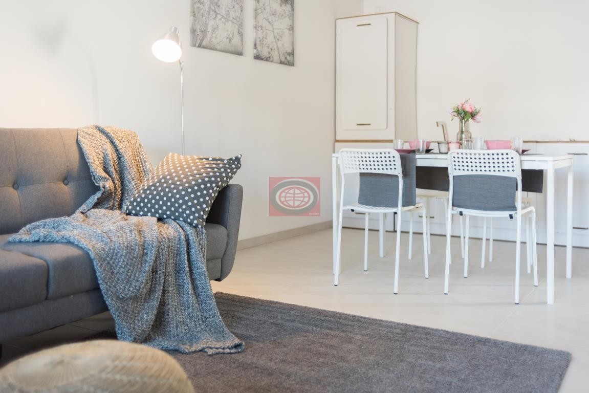 Vendita di una villetta a schiera in buono stato a Mercato Saraceno, con tre camere da letto, tre bagni, ampia zona giorno, garage, cantina e balcone