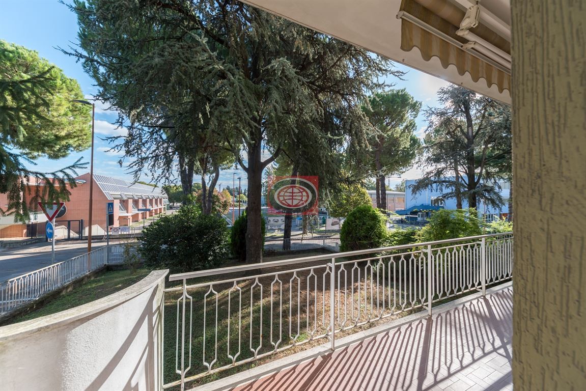 Zona Ippodromo Appartamento con due camere matrimoniali.