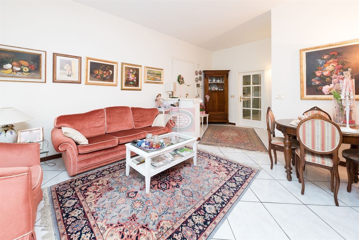 SAN MAURO IN VALLE: appartamento con 3 camere letto, cucina abitabile e garage.