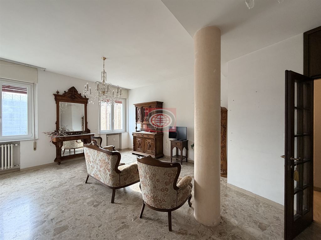 CESENA centro storico:Si Vende APPARTAMENTO SIGNORILE con AMPI SPAZI ABITABILI e TERRAZZO