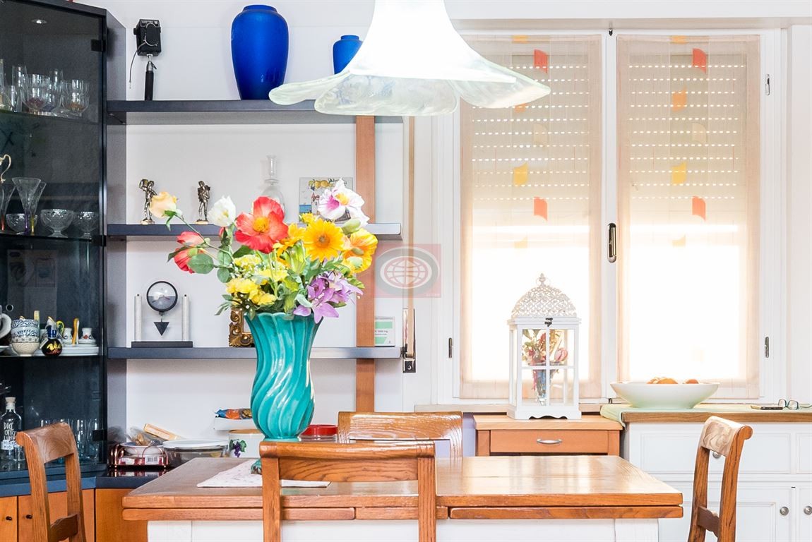 Appartamento 3 camere letto ben tenuto.