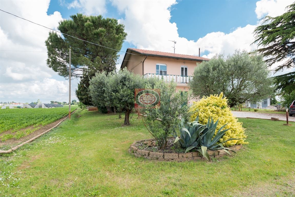 Casa singola con terreno